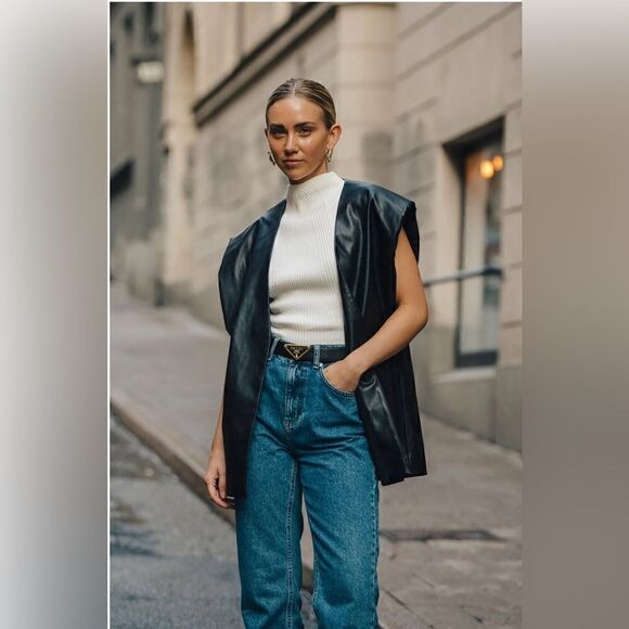 Styles in Black and White!  See at my live show. - Picture 11 of 16